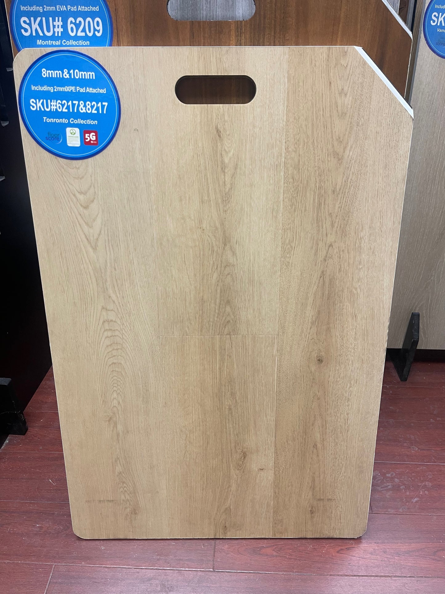 Riche Flooring Ultra-Thick 10mm SPC Vinyl – Butterscotch Pine (20mil Wear Layer) – Detail View
