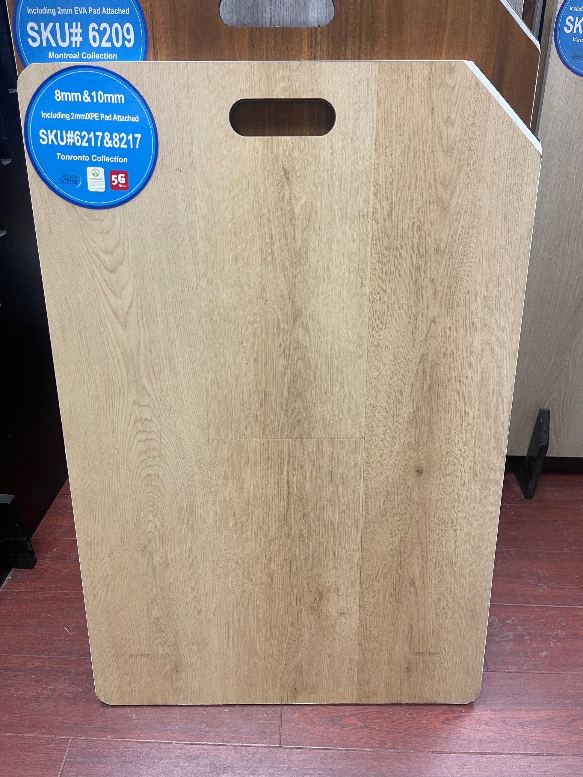 Riche Flooring Ultra-Thick 10mm SPC Vinyl – Butterscotch Pine (20mil Wear Layer) – Detail View