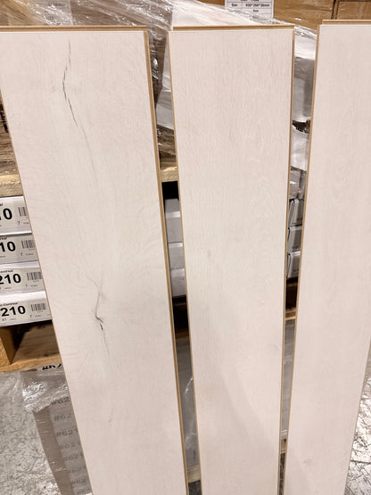 Swiss Krono 14mm Lilywhite Oak Laminate Flooring - AC6 Ultimate Grade - Made in Germany (K226) – View 11