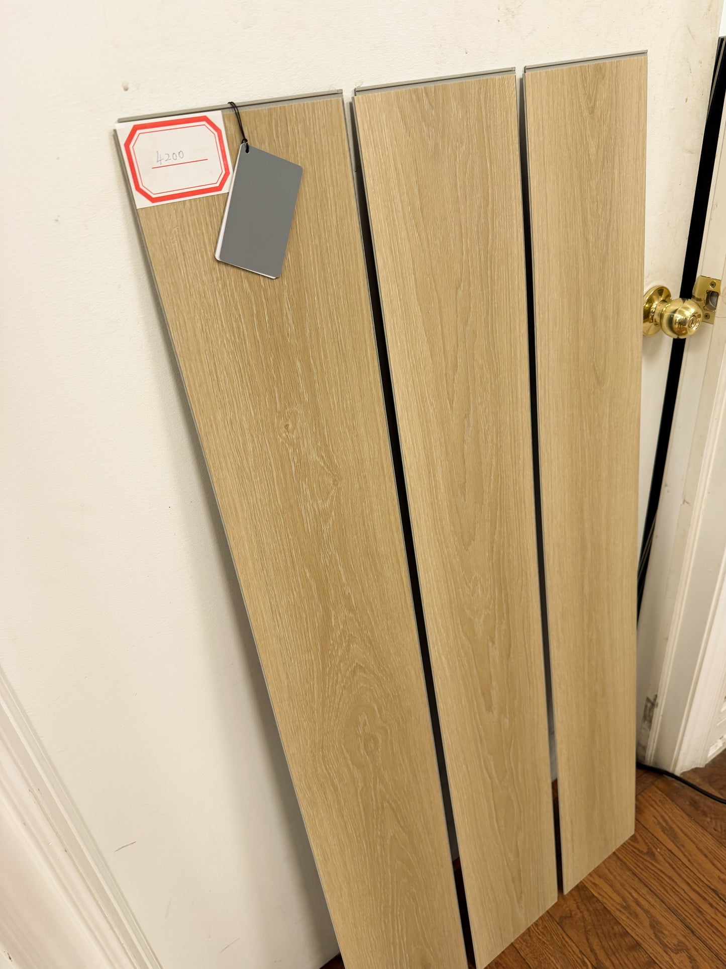 Riche Blonde Sand Oak SPC LVP Vinyl Plank Flooring | 6mm Waterproof with IXPE Pad | 7.09" Wide – Room Scene